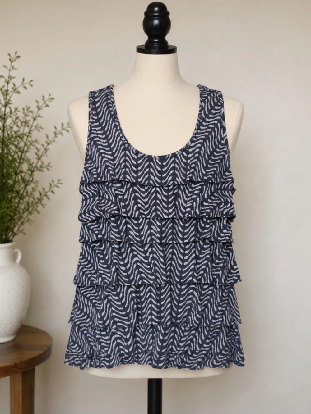 Liz Claiborne Navy & White Tiered Ruffle Tank